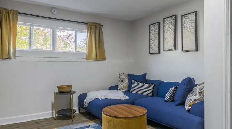 Large 4BR Home, Garage – Short & Long Stay