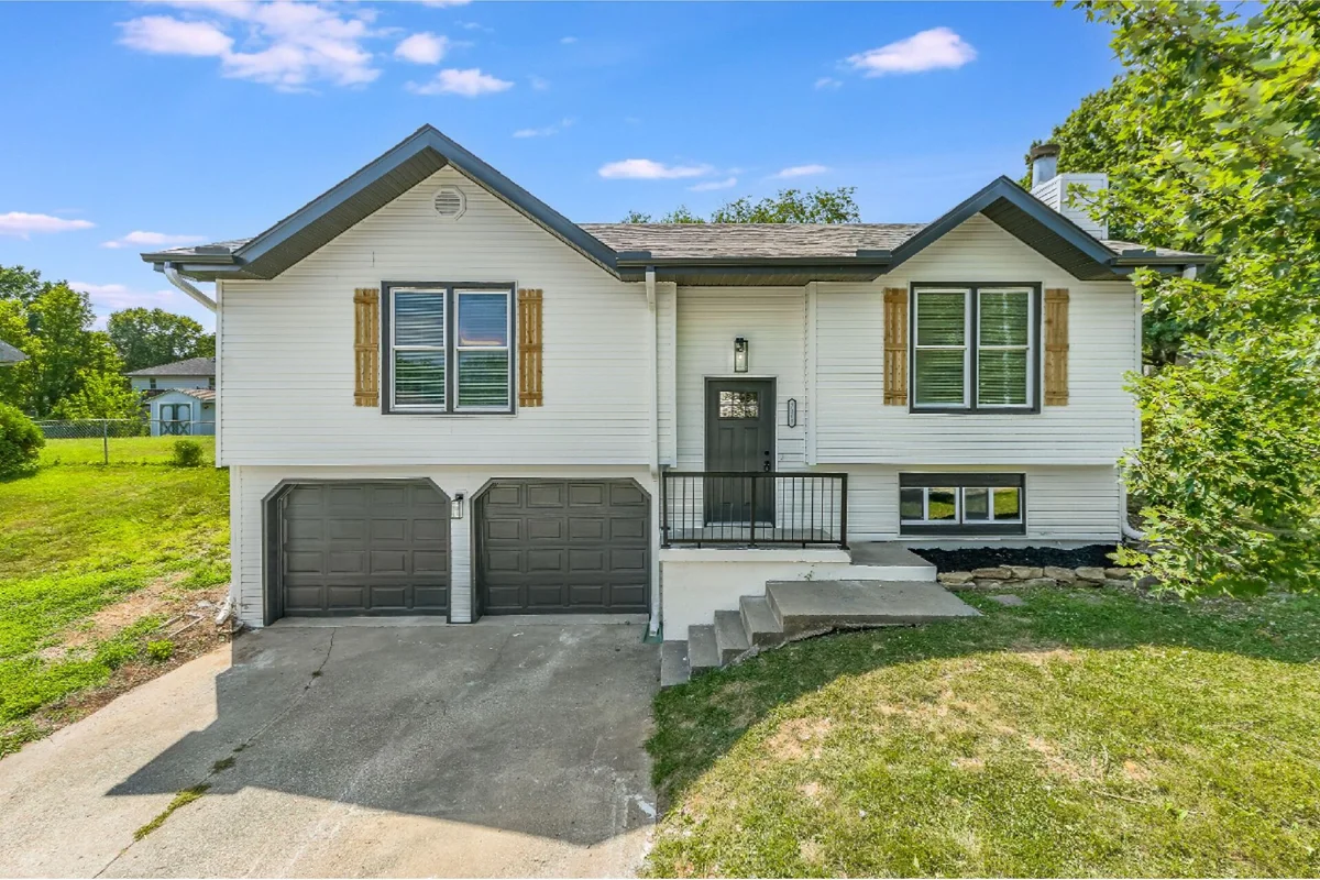Large 4BR Home, Garage – Short & Long Stay