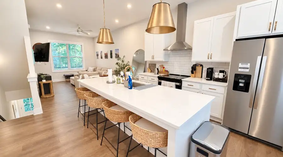 Modern 2BD/2BA Townhome | Chosewood Park/Grant Park Area | 2-Car Garage | Flexible Stays