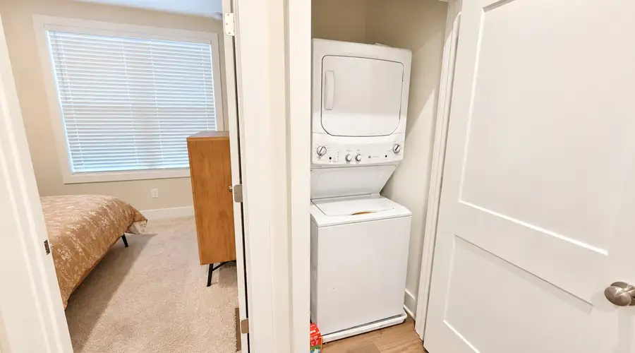 Modern 2BD/2BA Townhome | Chosewood Park/Grant Park Area | 2-Car Garage | Flexible Stays