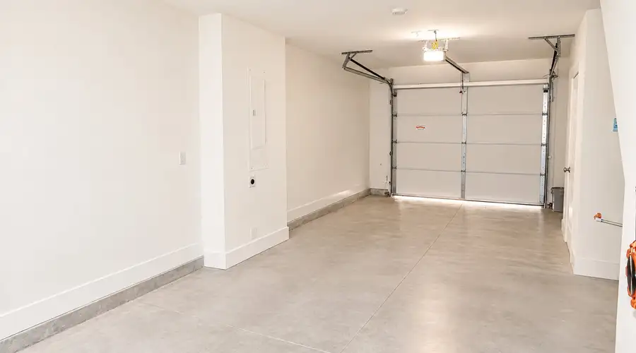 Modern 2BD/2BA Townhome | Chosewood Park/Grant Park Area | 2-Car Garage | Flexible Stays