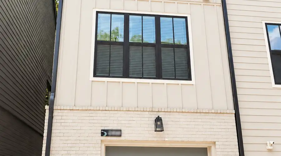 Modern 2BD/2BA Townhome | Chosewood Park/Grant Park Area | 2-Car Garage | Flexible Stays