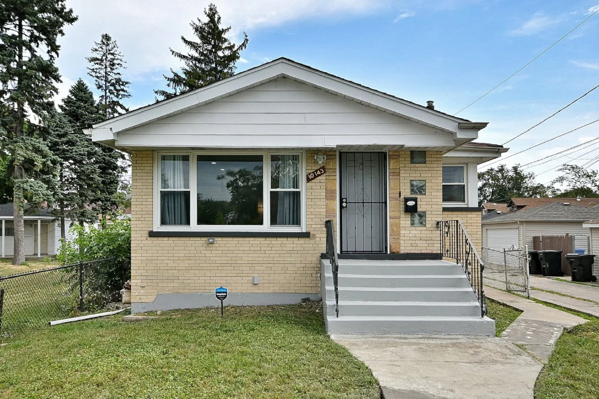 Stay Awhile in Chicago | Comfortable Furnished Home