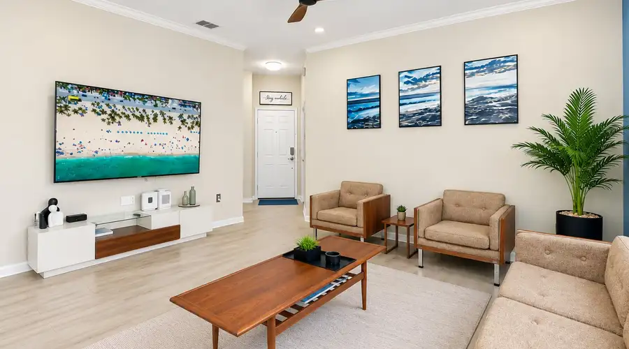 Comfortable, Fully Furnished Home for Work & Extended Stays in Clermont FL.
