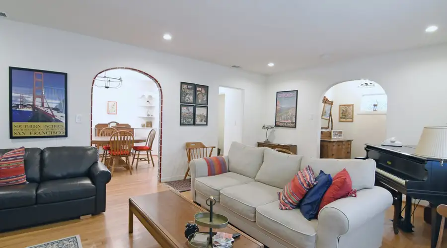 Charming 2bd Spanish Casita Home with Piano Atwater Village