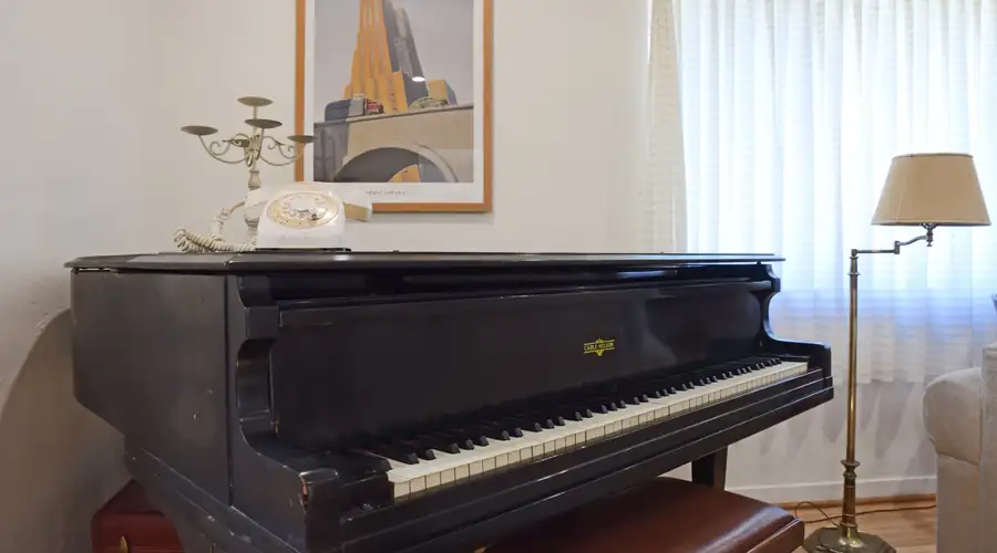 Charming 2bd Spanish Casita Home with Piano Atwater Village