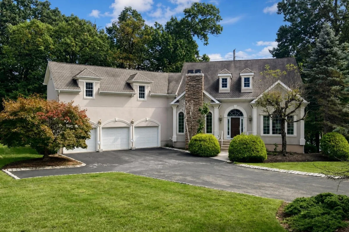 Lakefront Executive Home — Fully Furnished, Princeton/Route 1 Corridor