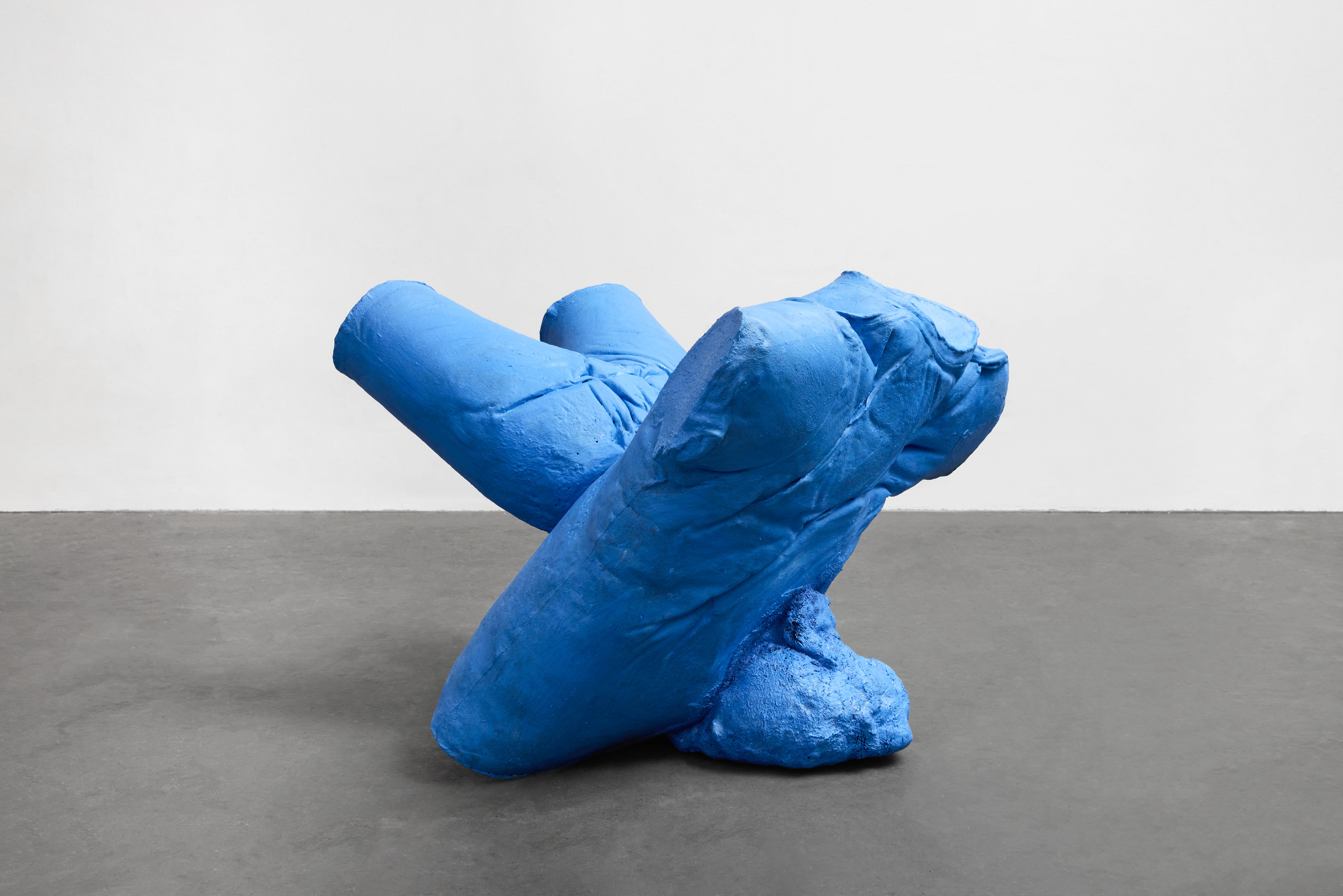 O Loop do Eu (The Loop of the Self) 2025 polystyrene, fabric, plaster, glue, pigment 50 x 50 x 65 cm