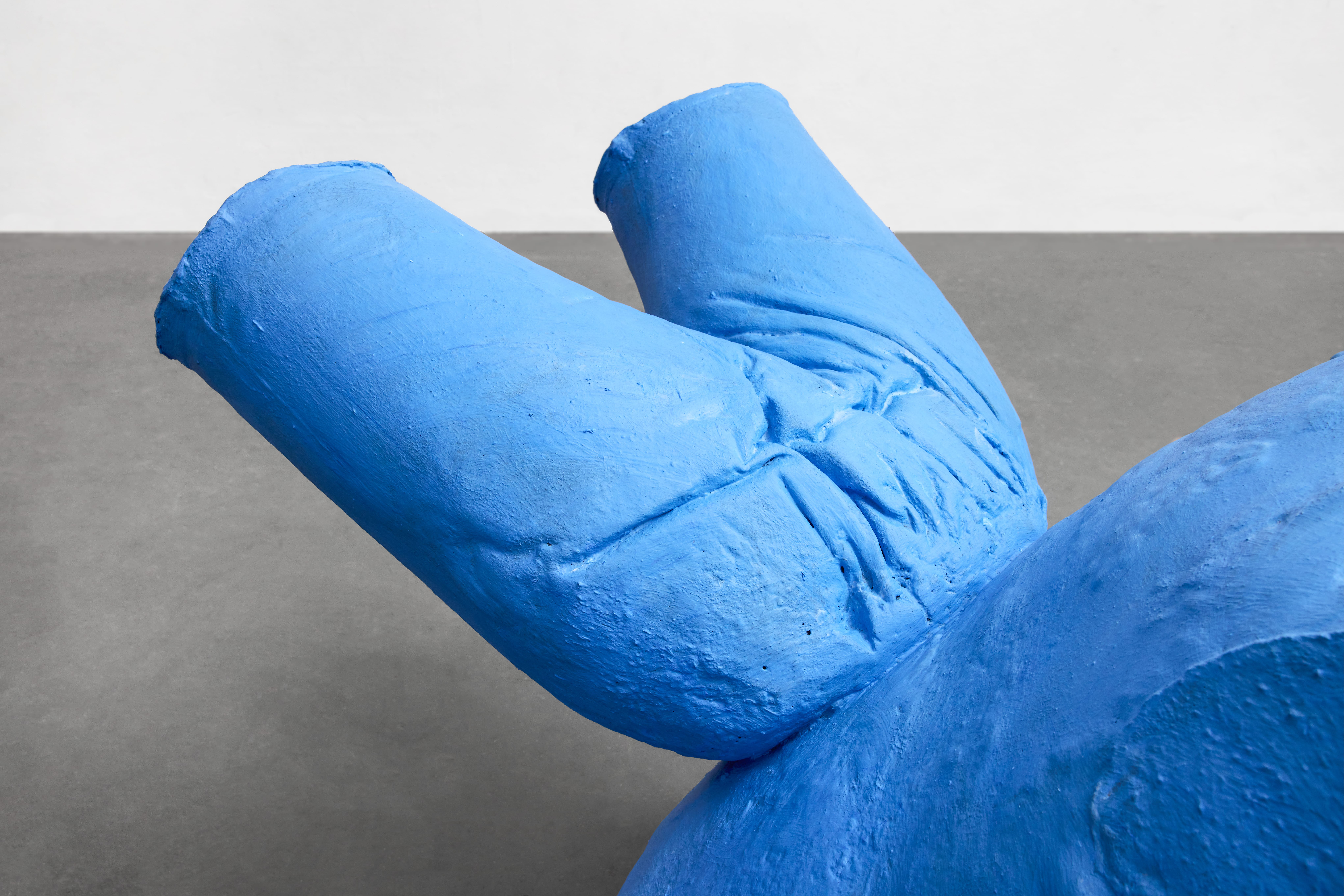 O Loop do Eu (The Loop of the Self) 2025 polystyrene, fabric, plaster, glue, pigment 50 x 50 x 65 cm