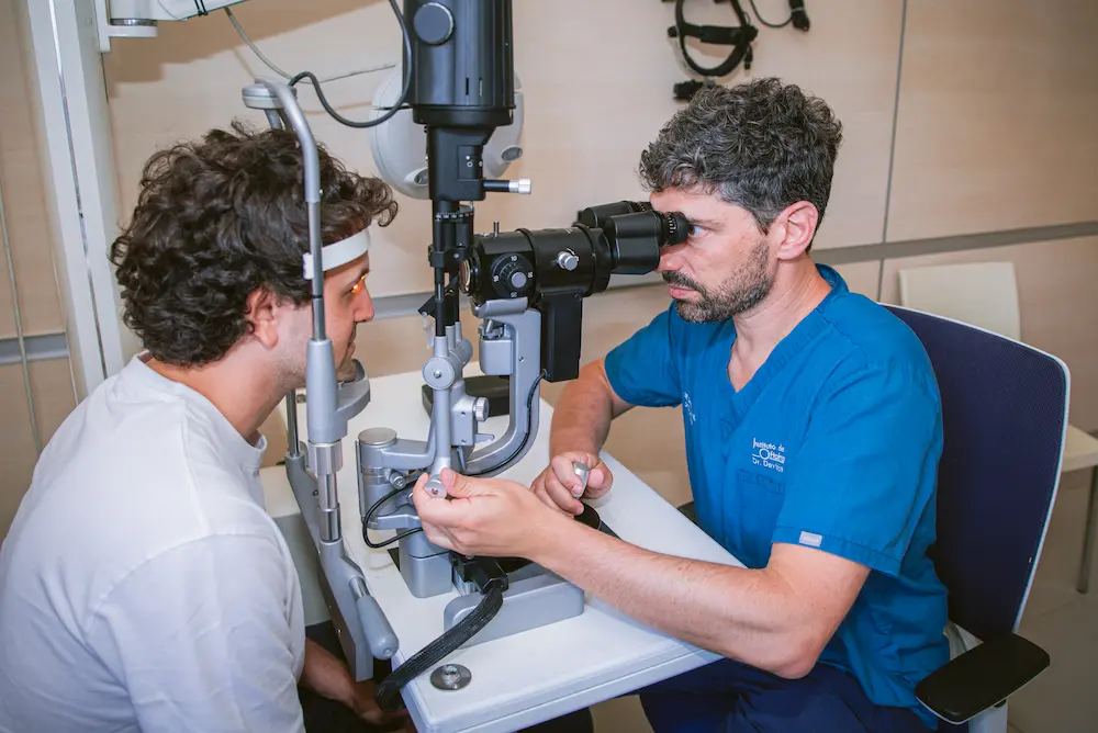 Consulta oftalmológica en el Instituto de Oftalmología Dr. David Bitrán