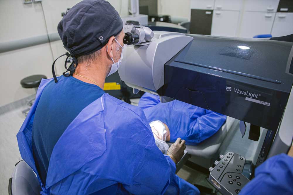 Examen de retina en el Instituto de Oftalmología Dr. David Bitrán