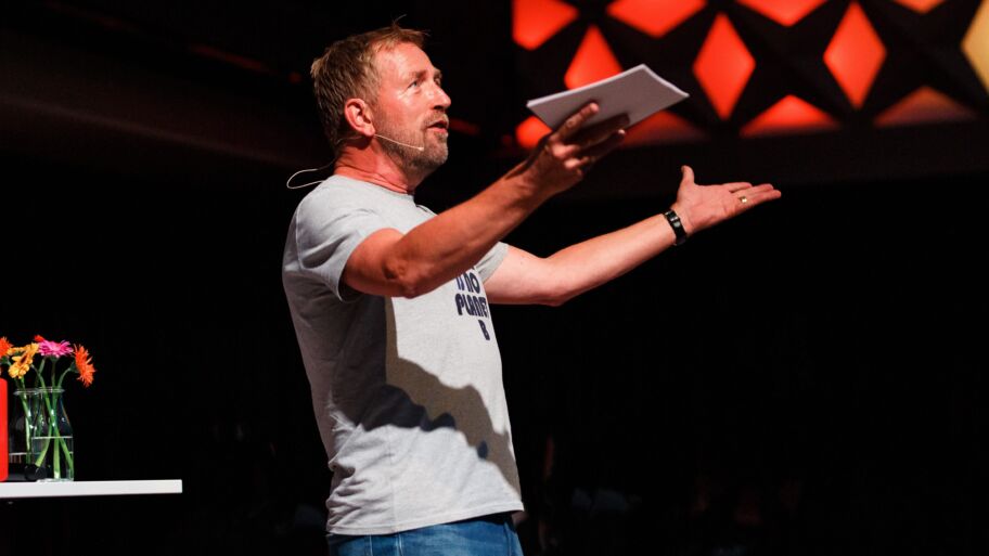 HARM EDENS PRESENTEERT DE LHBTQQIP2SAA NIEUWSQUIZ