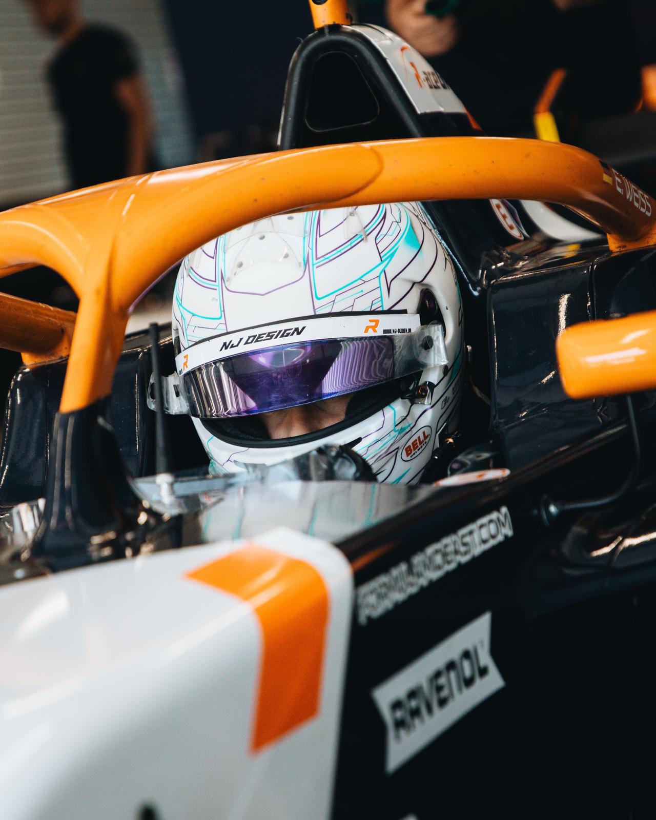 Elia Weis - young racing driver in Formular 4