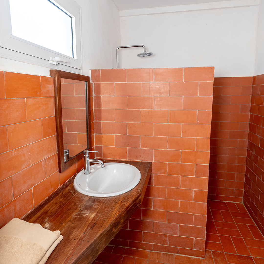 Détail salle de bain, l’appartement, Ranch de Bango