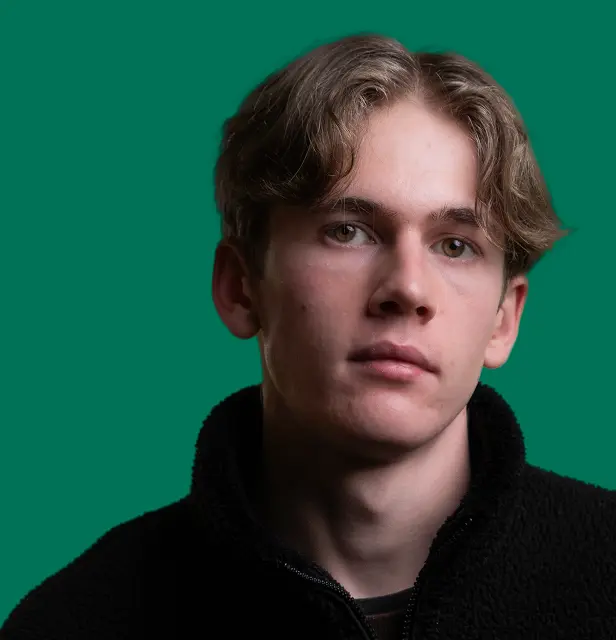 Portrait du fondateur d'Odelium sur fond vert.