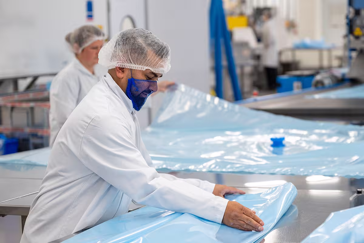 Voldoen aan klantvereisten met interne productie van bag-in-box liners en componenten