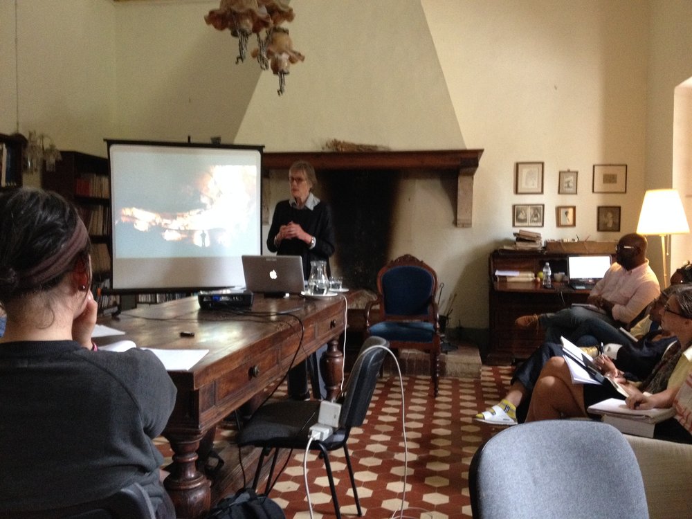 Alison Hildreth discussing her work with IDSVA students at Spannocchia. Photo by Simonetta Moro