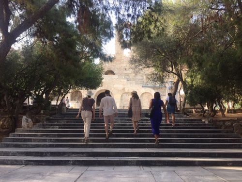 IDSVA students walking up to the Acropolis. Photo by Milos Zahradka Maiorana.