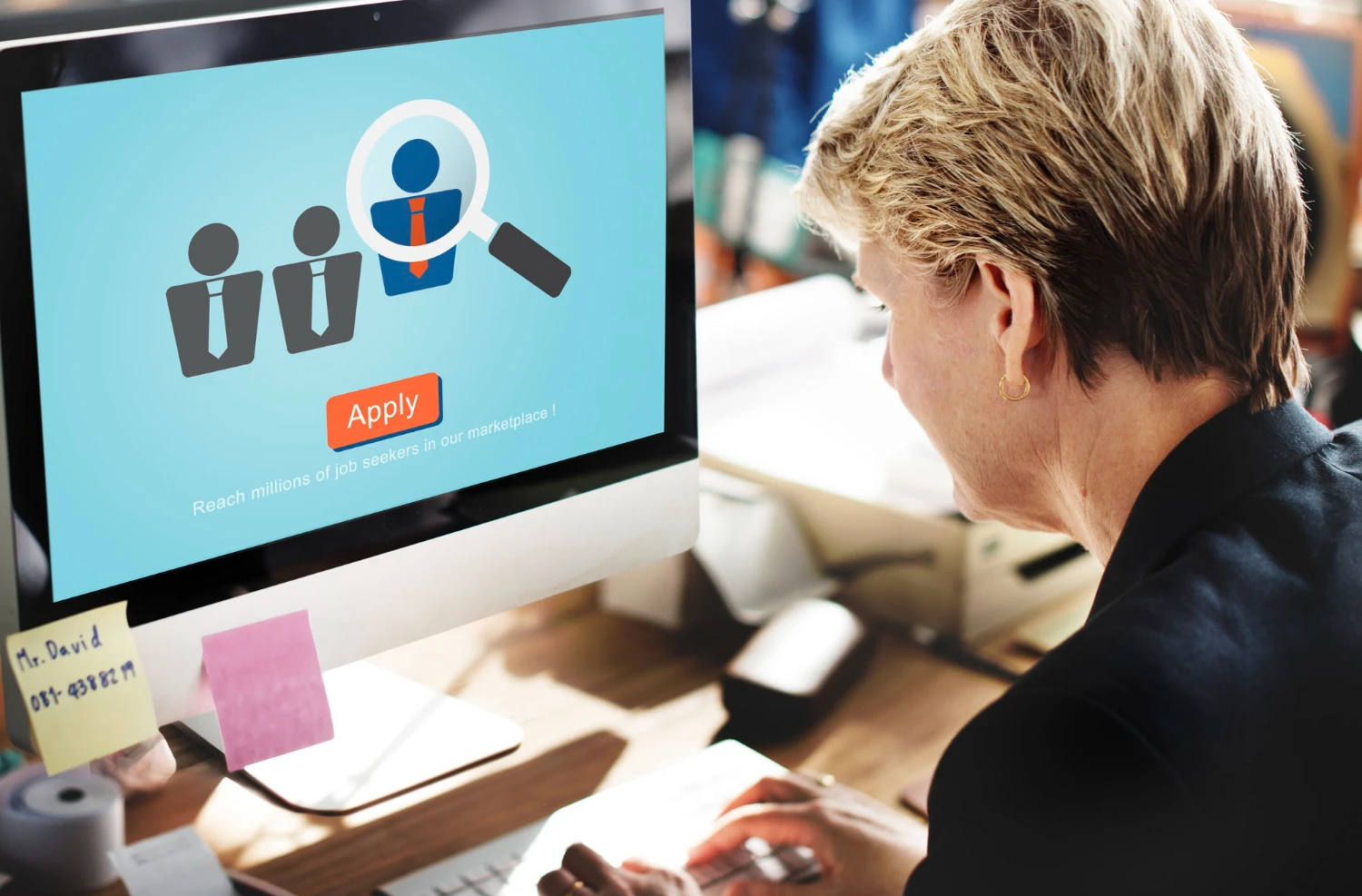  Recruitment chatbot helping a job seeker schedule an interview