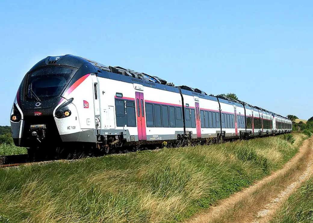 Train Intercités – plateforme de divertissement embarqué Moment.
