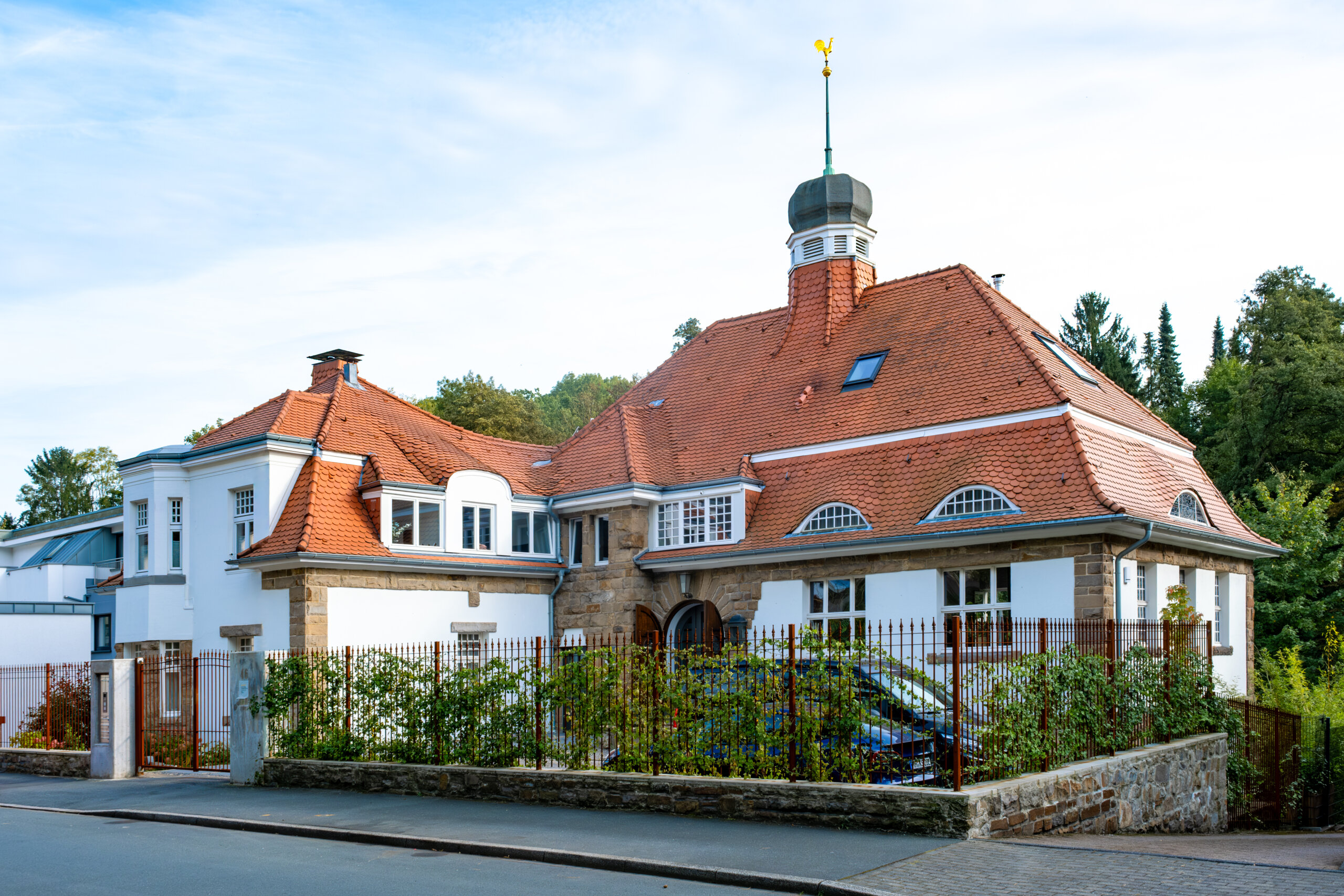 Architektur &amp; Lebensqualität – exklusiver, denkmalgeschützter Wohntraum in umgebauter Kapelle