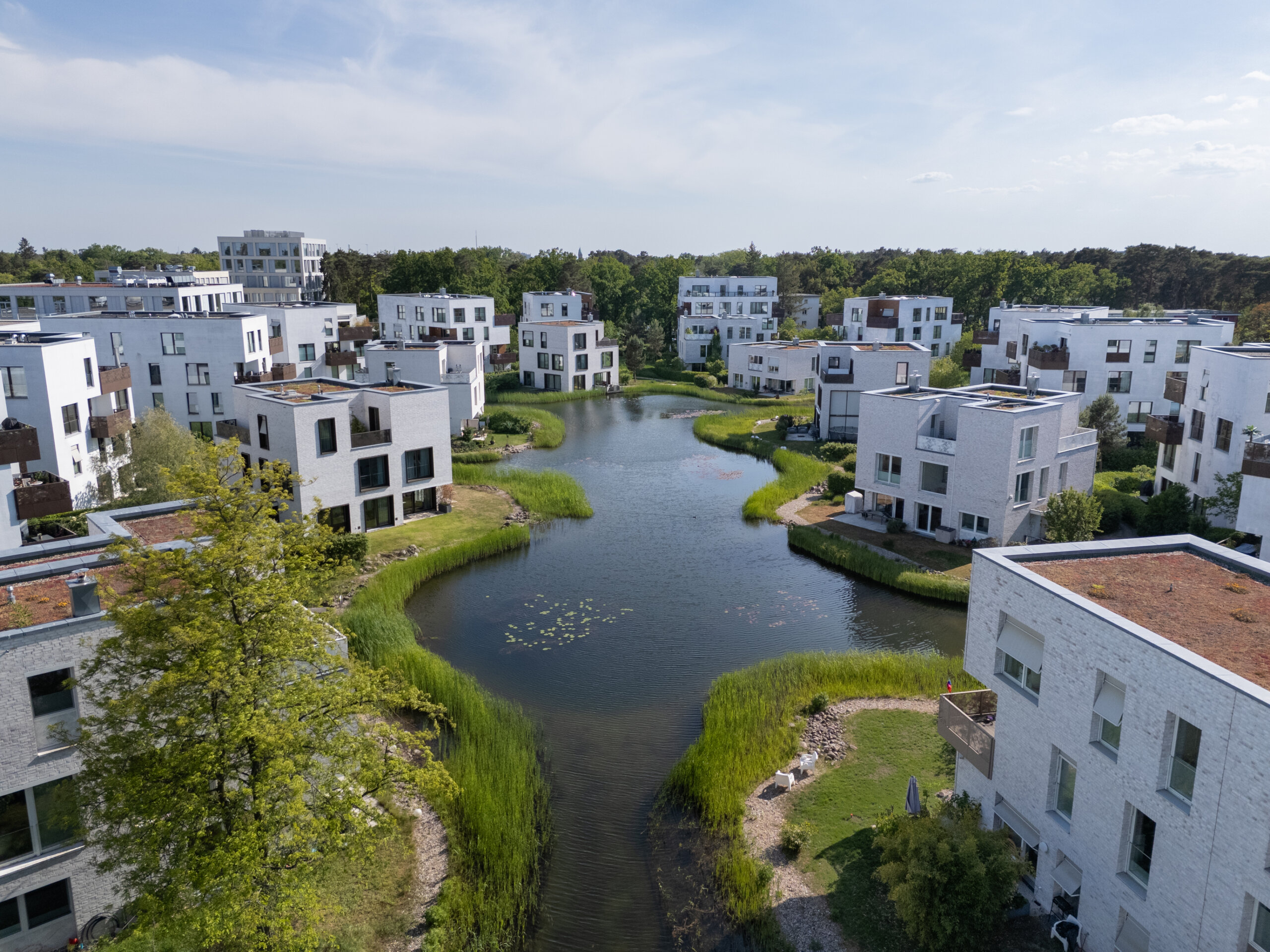 FÜNF MORGEN: stilvolles Wohnen mit direktem Seeblick und Energieeffizienzklasse A+ im Herzen Dahlems