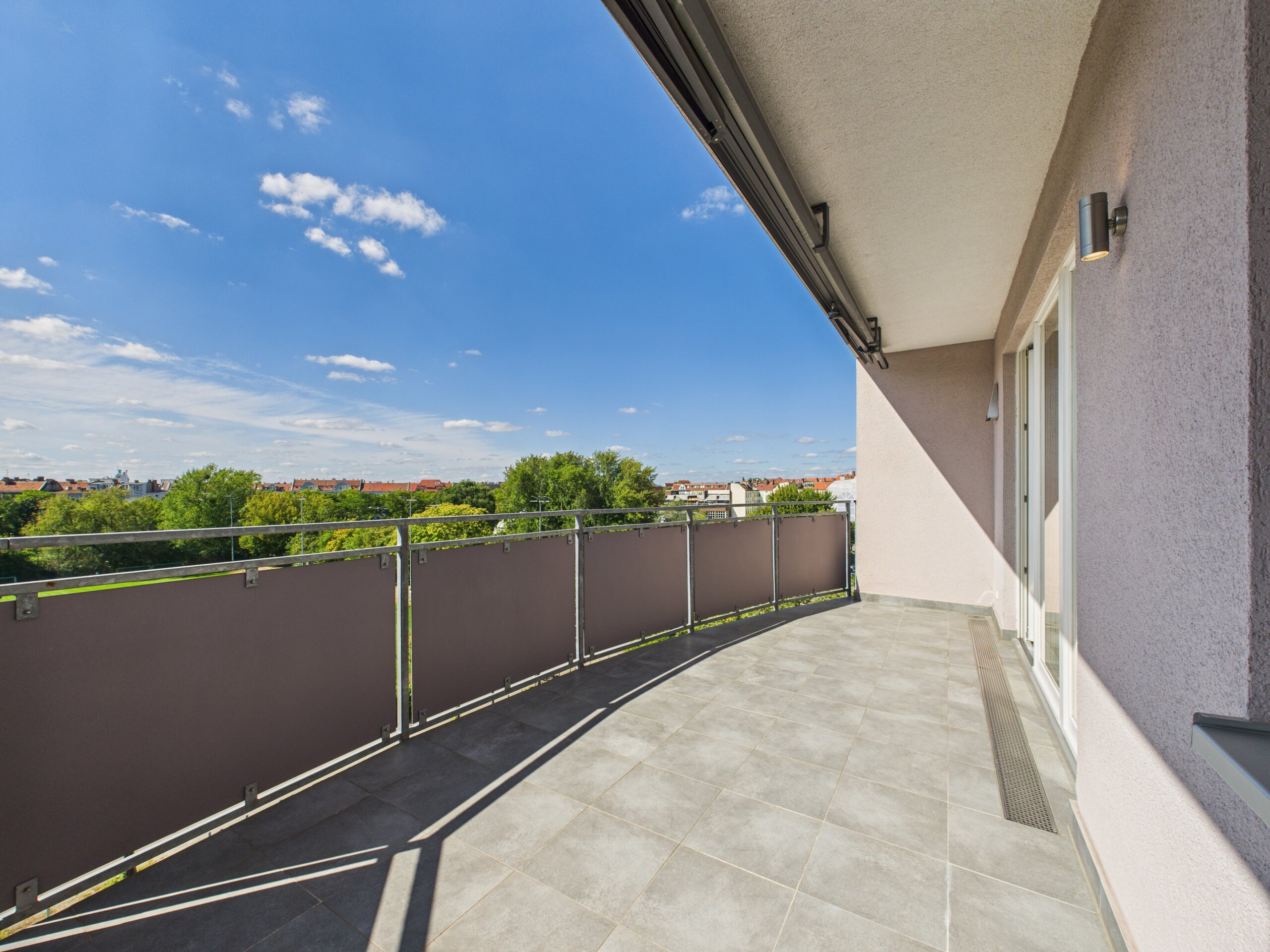 Moderne, lichtdurchflutete 3-Zimmer-Wohnung in Charlottenburg mit Westbalkon &amp; Effizienzklasse A