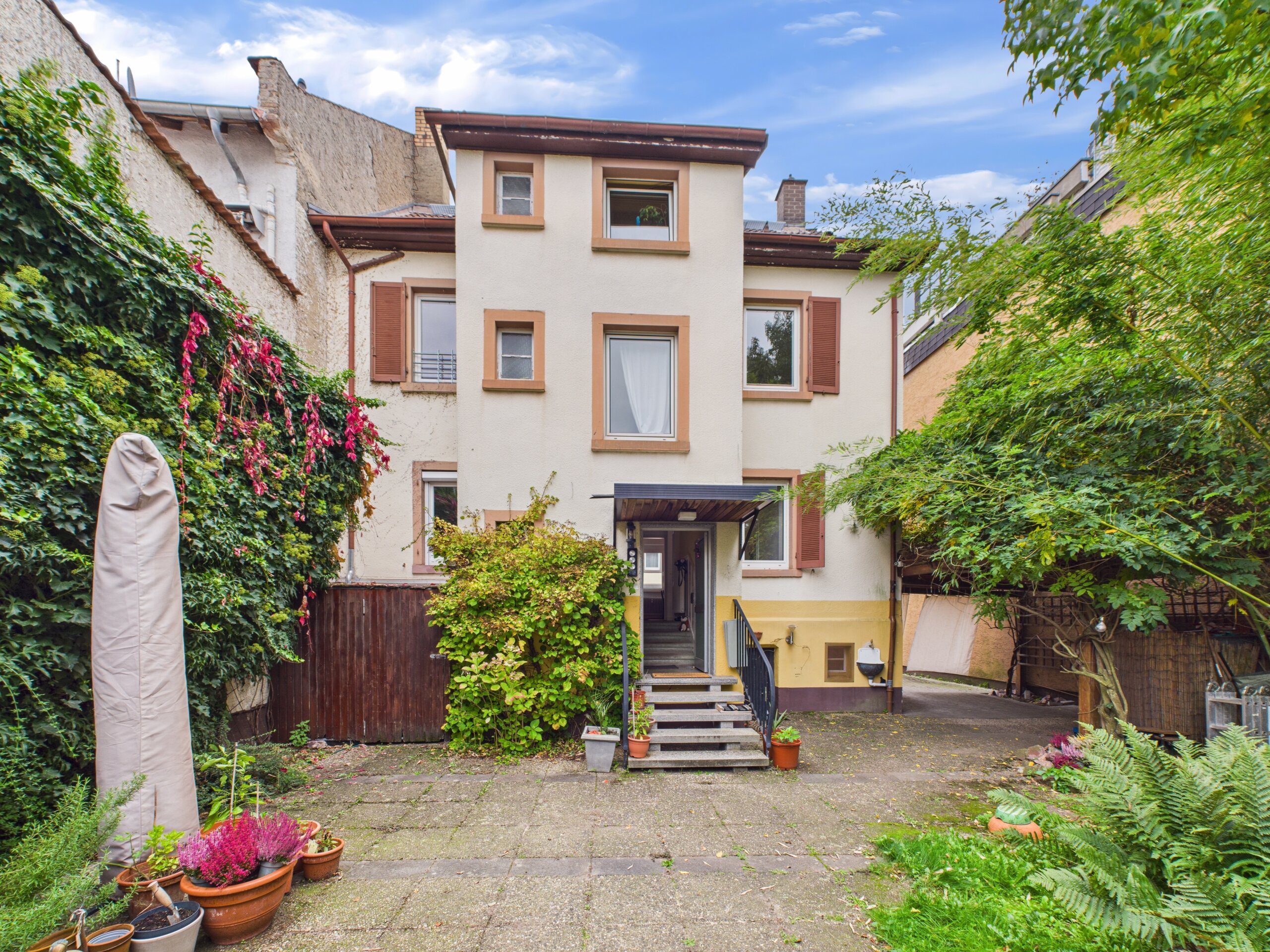 DOPPELTER WOHNWERT - charmantes Einfamilienhaus mit Einliegerwohnung in Mühlheim
