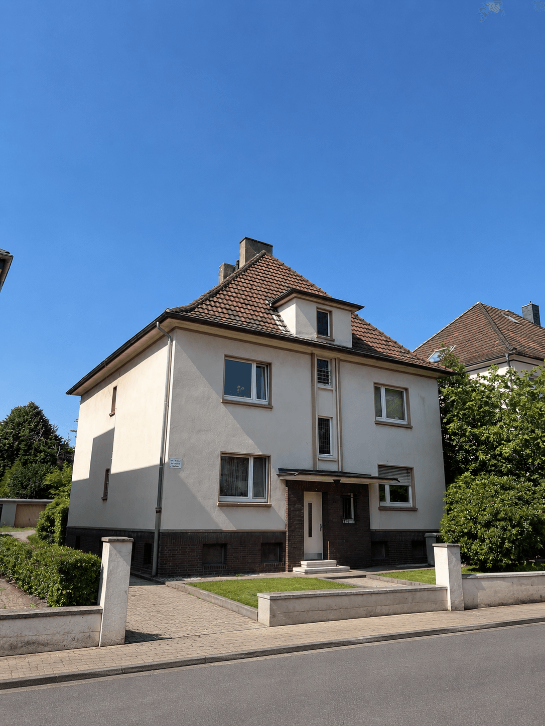 Voll vermietetes Mehrfamilienhaus mit fünf Einheiten und Garagen in Bochum-Wattenscheid