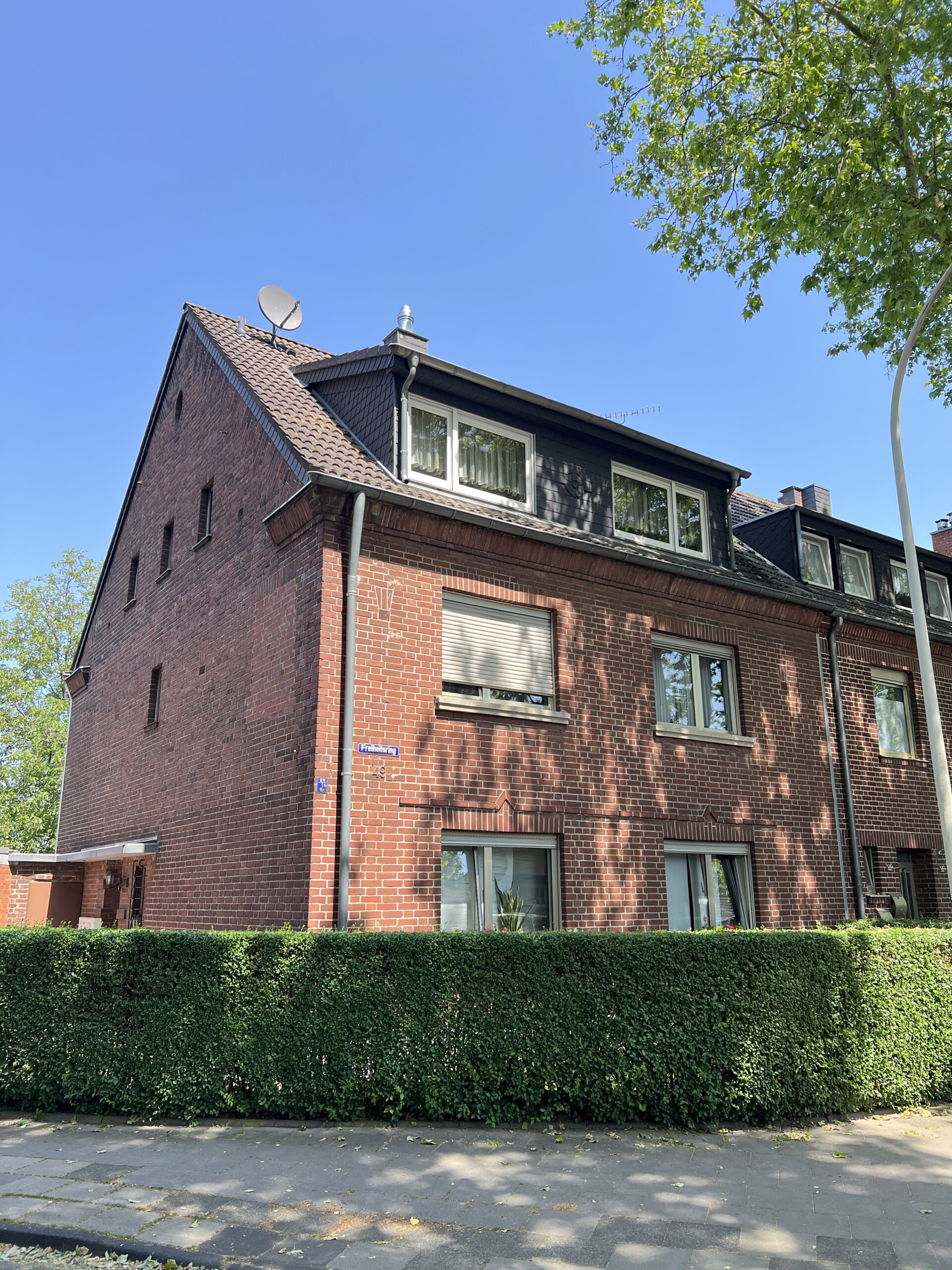 Dreifamilienhaus mit Garten in zentraler Lage von Frechen