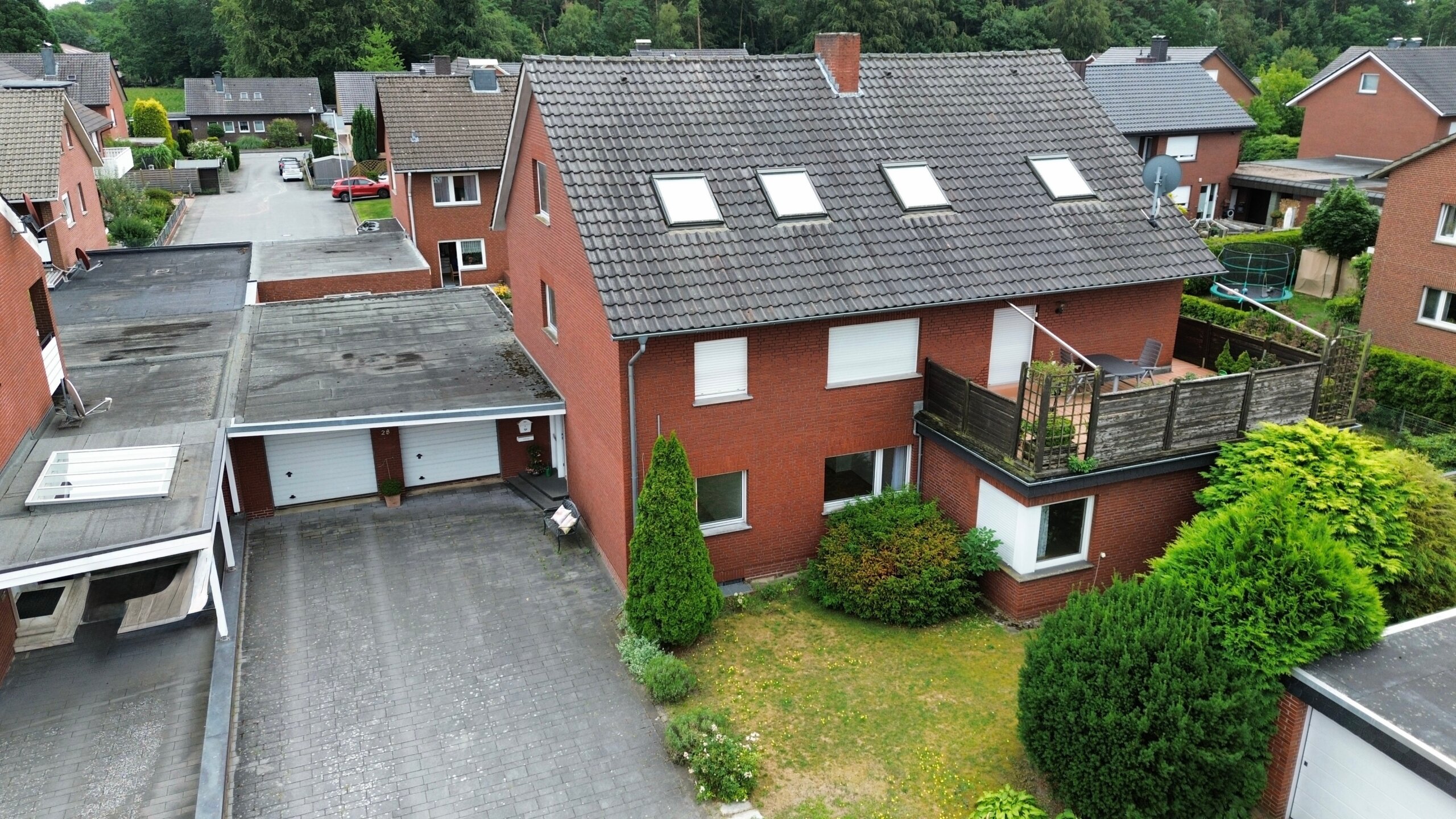 Viel Potenzial & viel Grün – großzügige Erdgeschosswohnung mit Garten & Garage