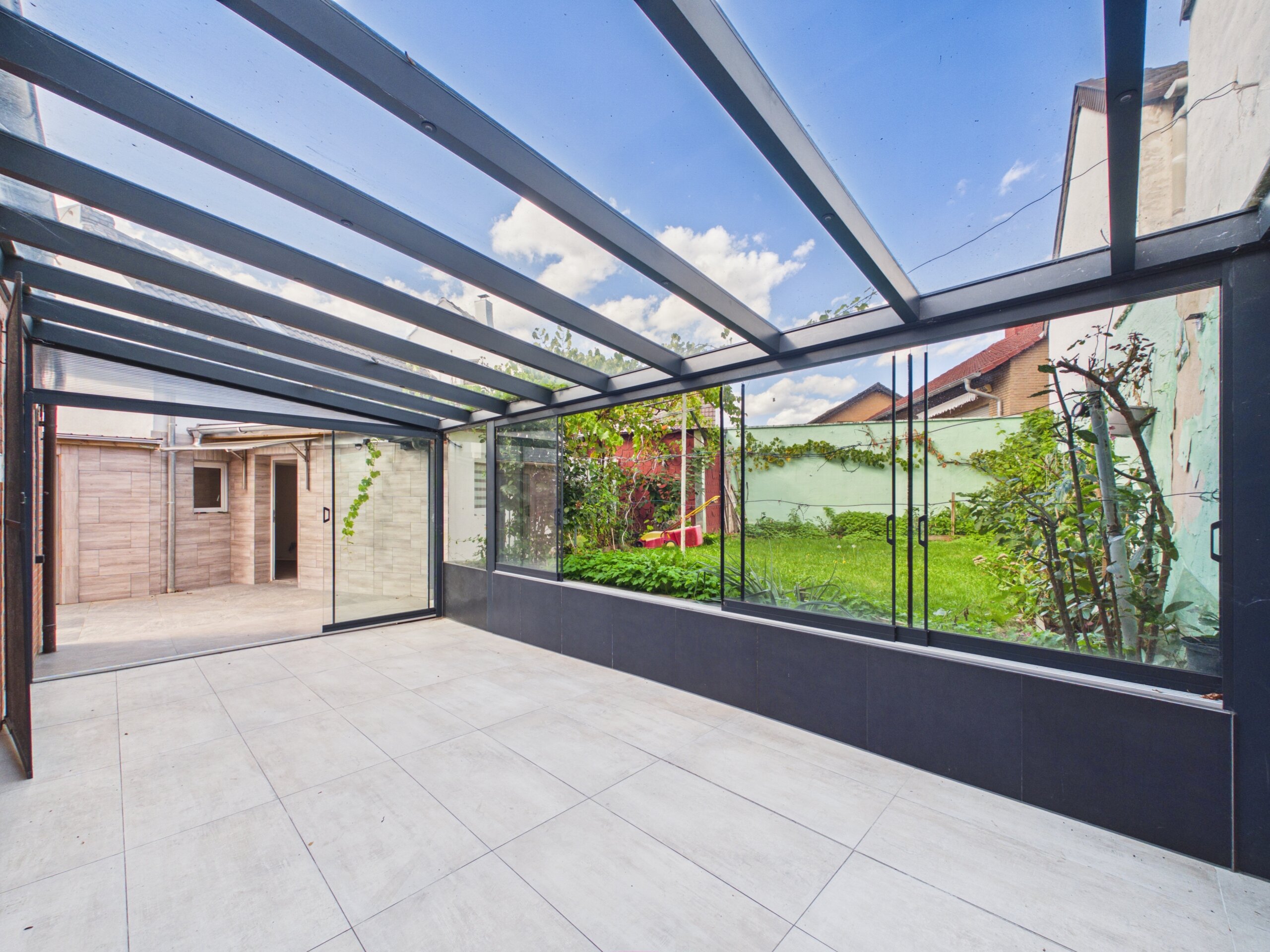 Ein Haus. Viele Möglichkeiten. – Modernisiert, vielseitig & mit separatem Nebengebäude und Garten