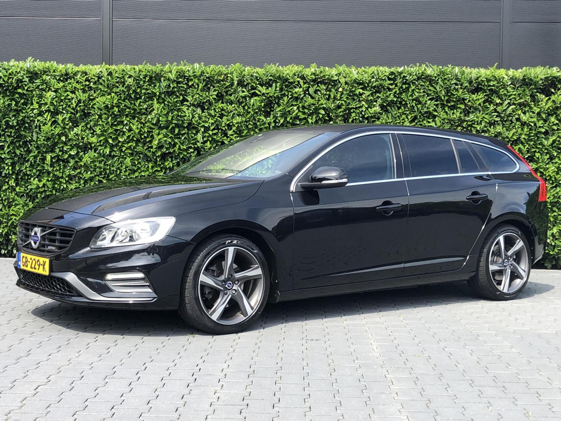 Volvo V60 1.6 T3 R-Design