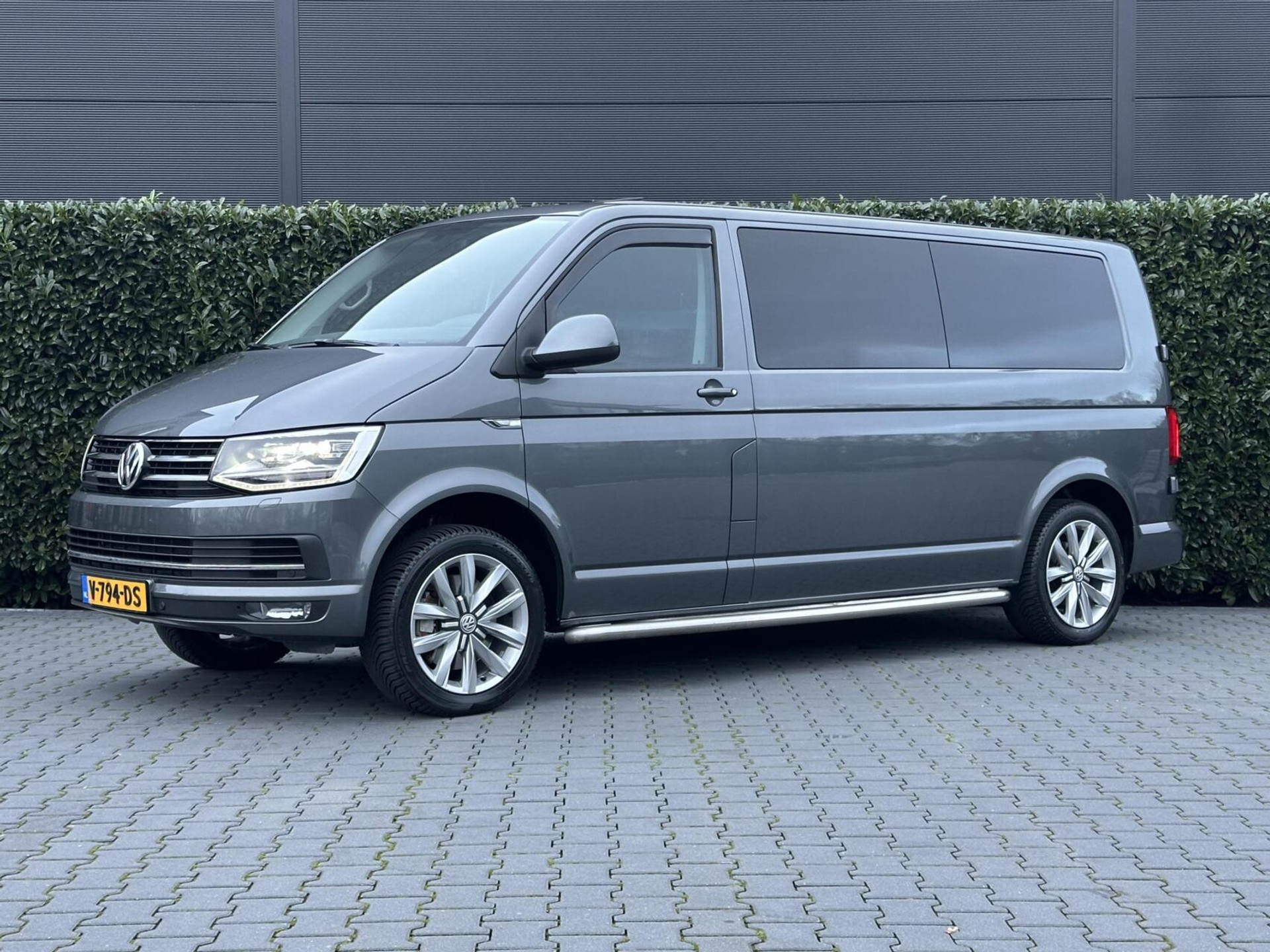 Volkswagen Transporter 2.0 TDI L2H1 DC Highline