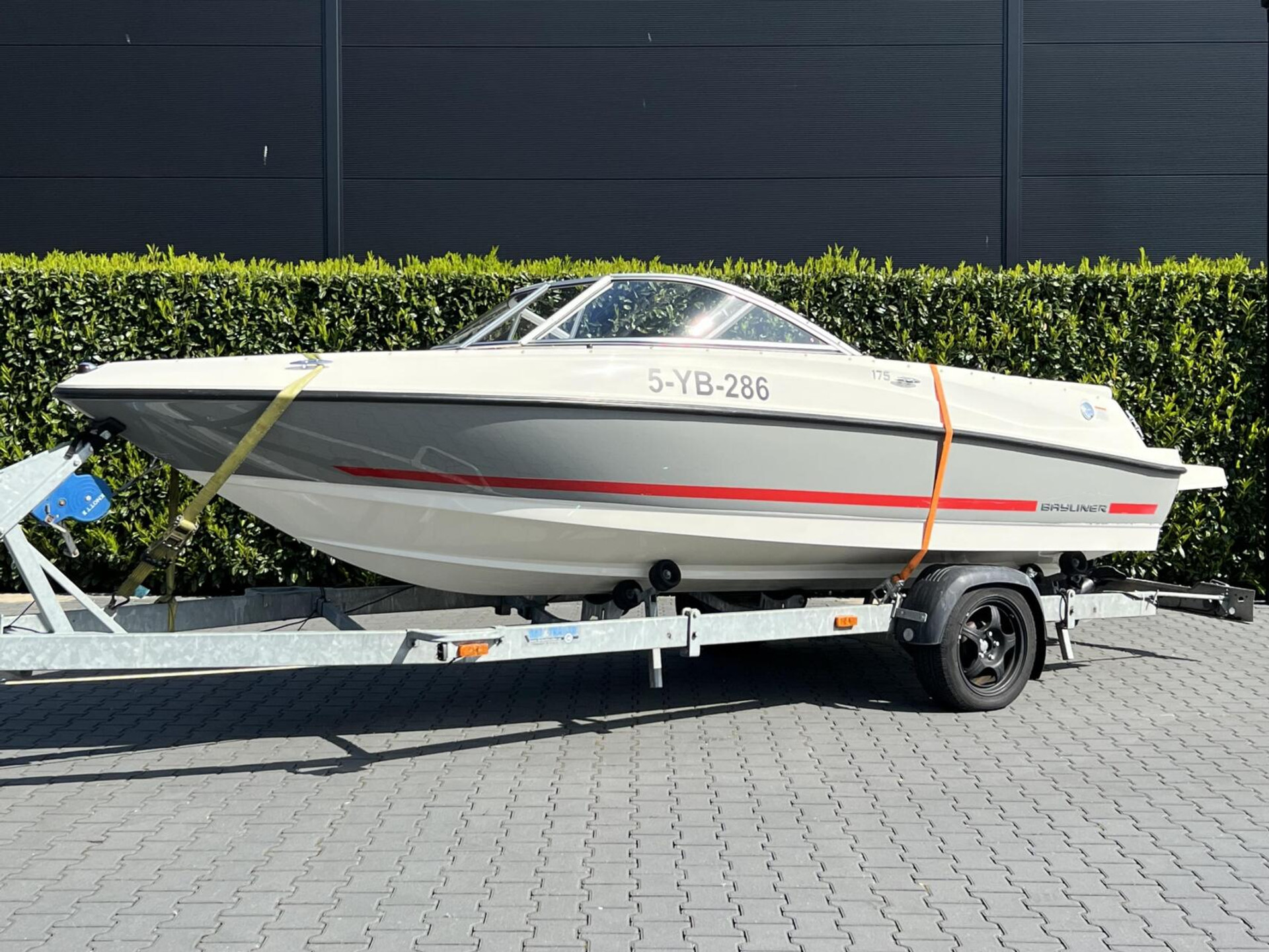 Bayliner 175 GT (2016), MERCRUISER MOTOR (2015) 135PK, INCL. TRAILER, LEDEREN BEKLEDING, GELUIDS INSTALATIE