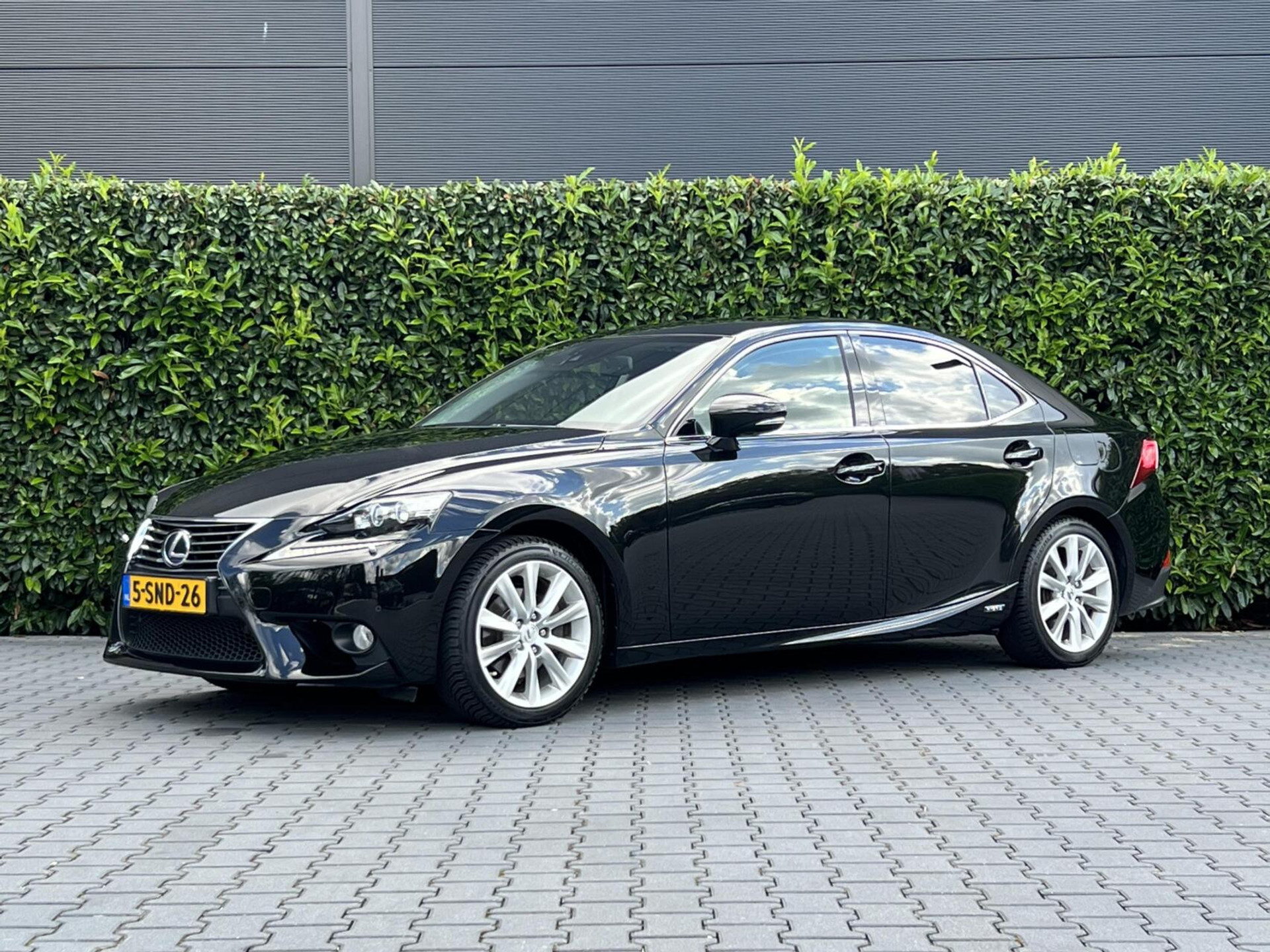 Lexus IS 300h Edition