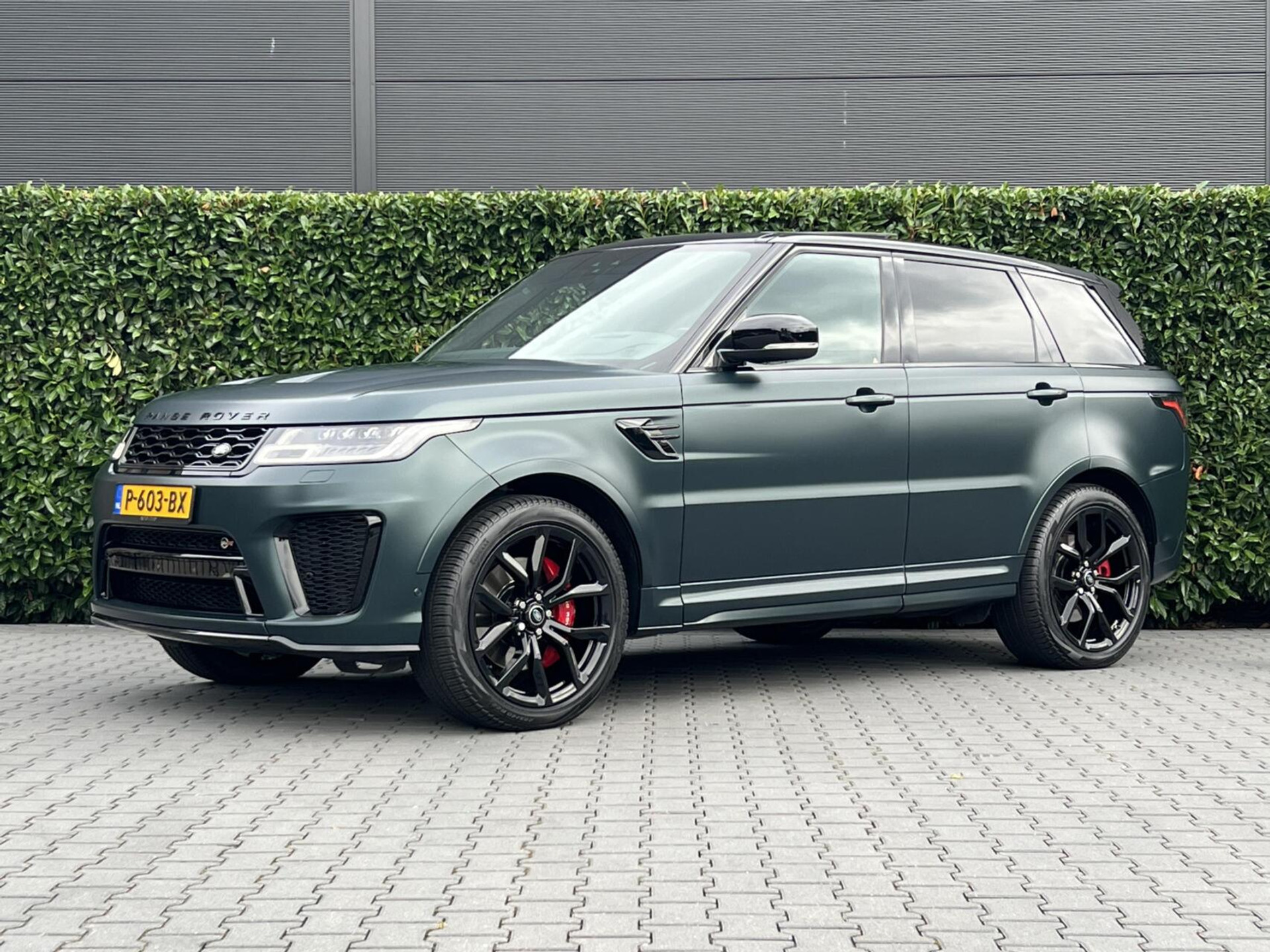 Land Rover Range Rover Sport P575 SVR Carbon Edition