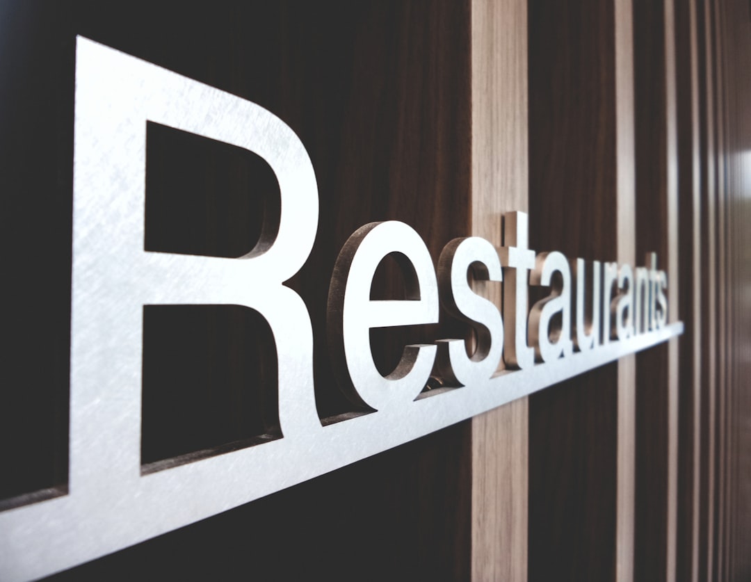 black and white wooden board representing digital restaurant marketing strategy