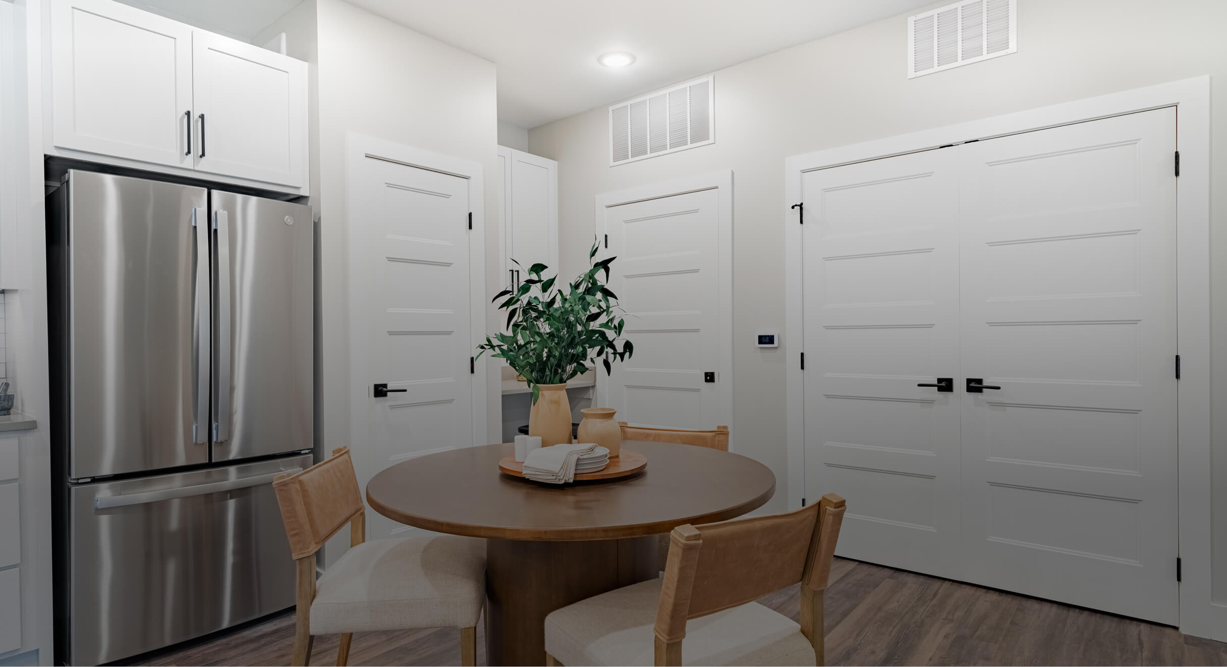 Real estate photography tour - staged apartment interior.