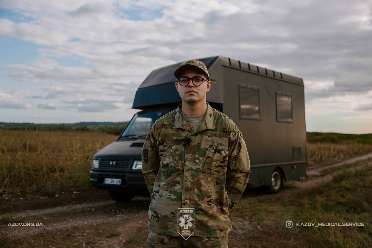 Мобільні стоматкабінети медслужби «Азову» працюють безпосередньо на лінії фронту