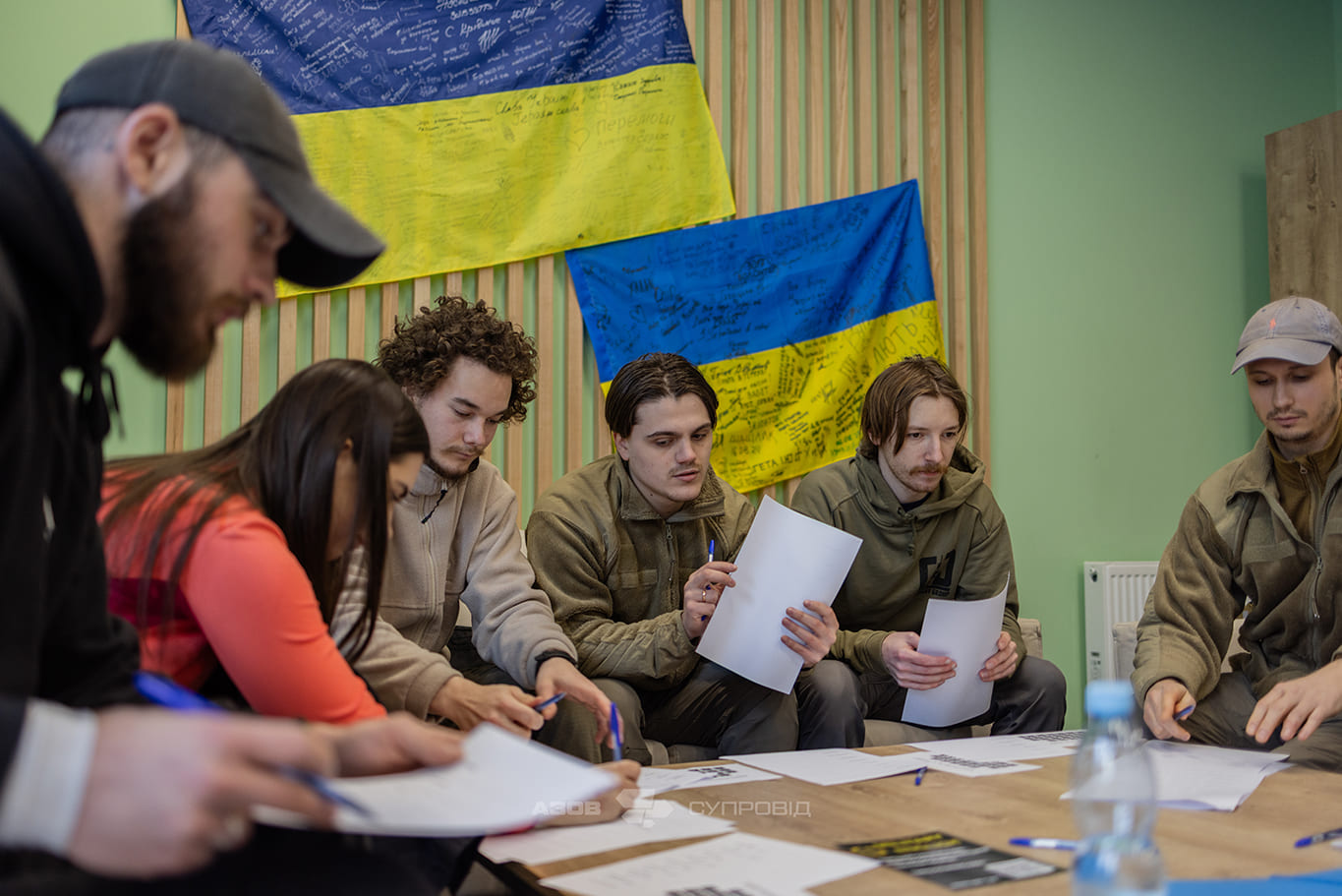 Урок мілітарної англійською для азовців на реабілітації