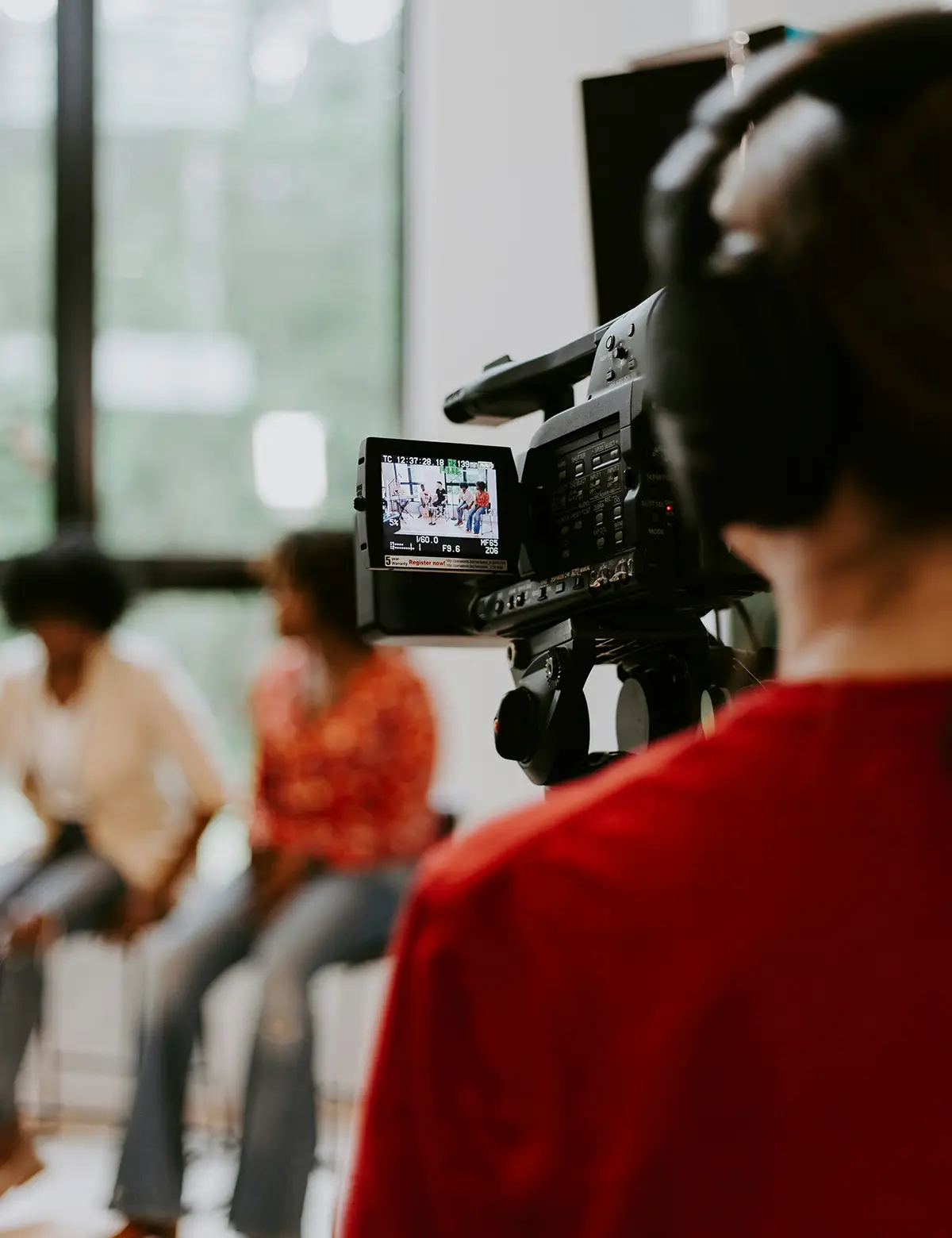 Stockimage of a webinar beging recorded with focus on the camera screen and the background blurred.