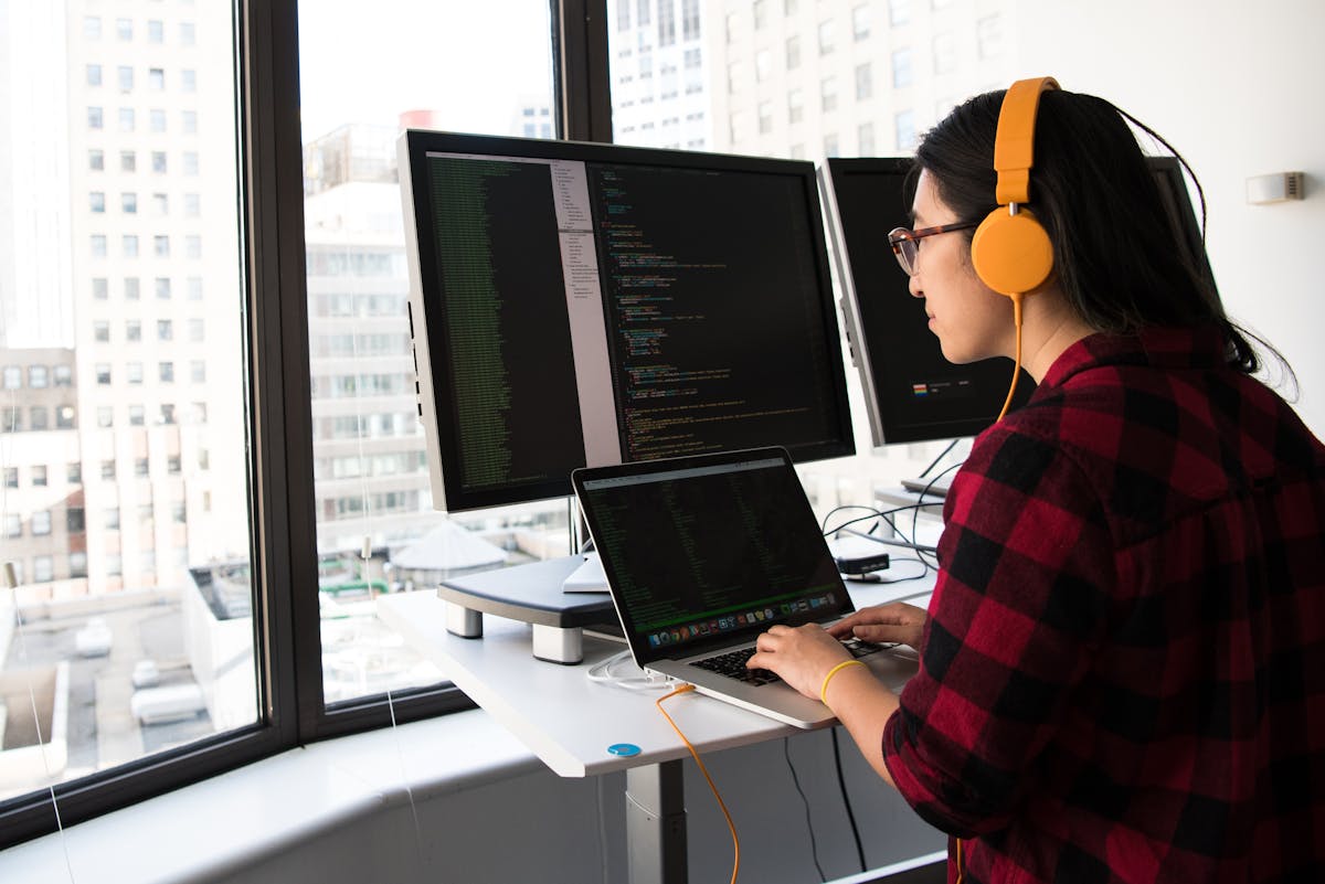 Mobile-First Design und Voice Search Optimierung