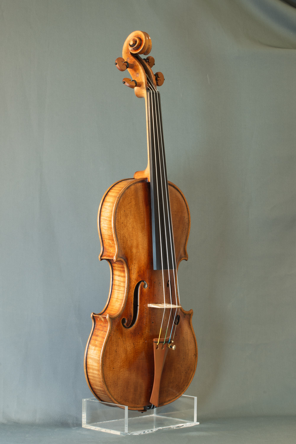 Violon Guarneri de face 3/4 du Luthier Bogidar Vermand