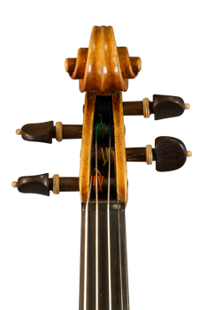 Gros plan sur la tête de face d'un violon Guarneri du luthier Bogidar Vermand