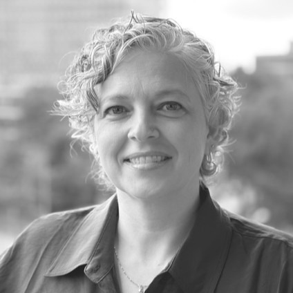 Lynn Pepper Headshot