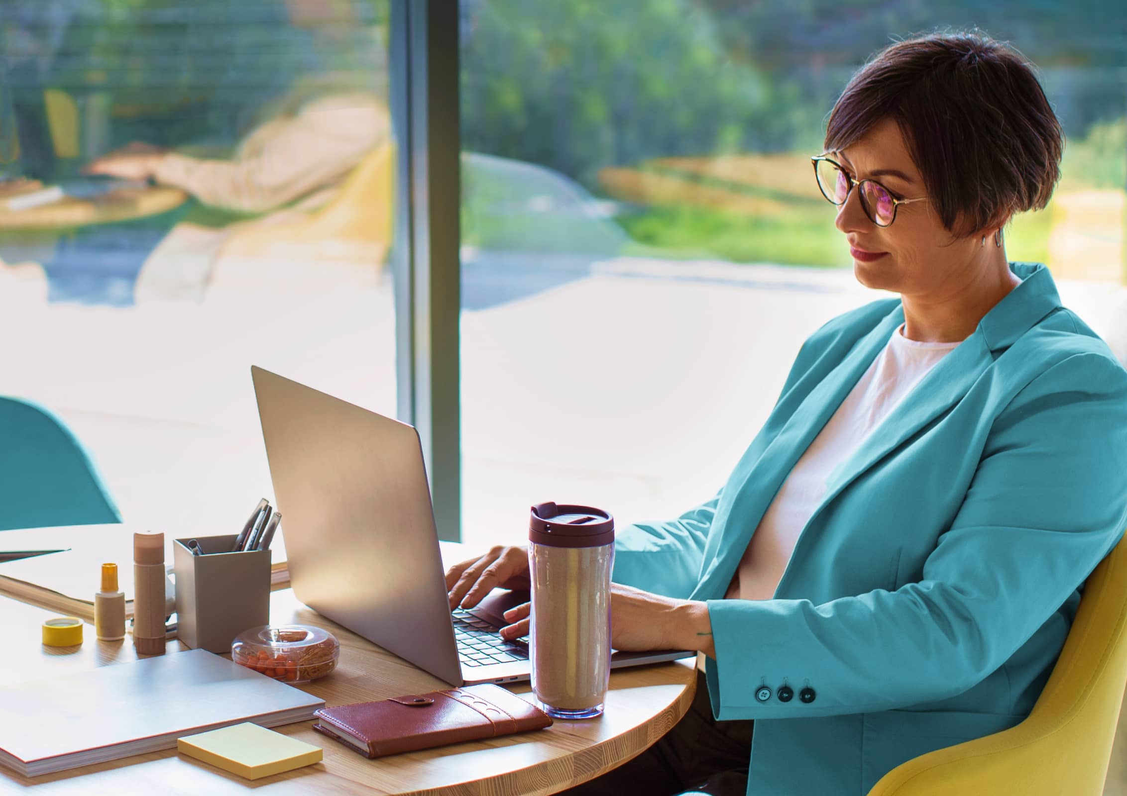 Maximize your workday wellness with these health tracking strategies