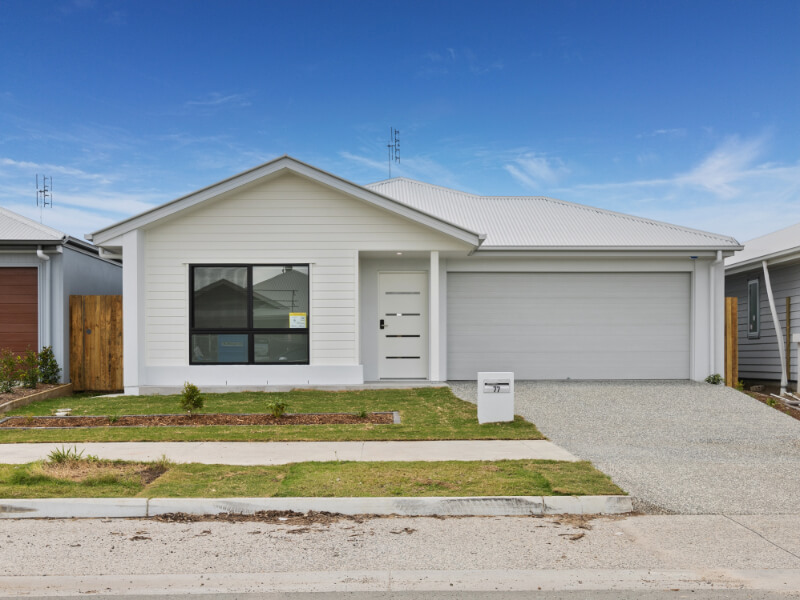77 Tamborine Crescent, Banya