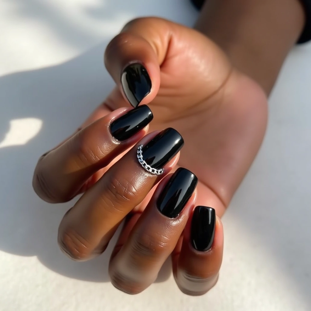 Cute Black Chain Edge