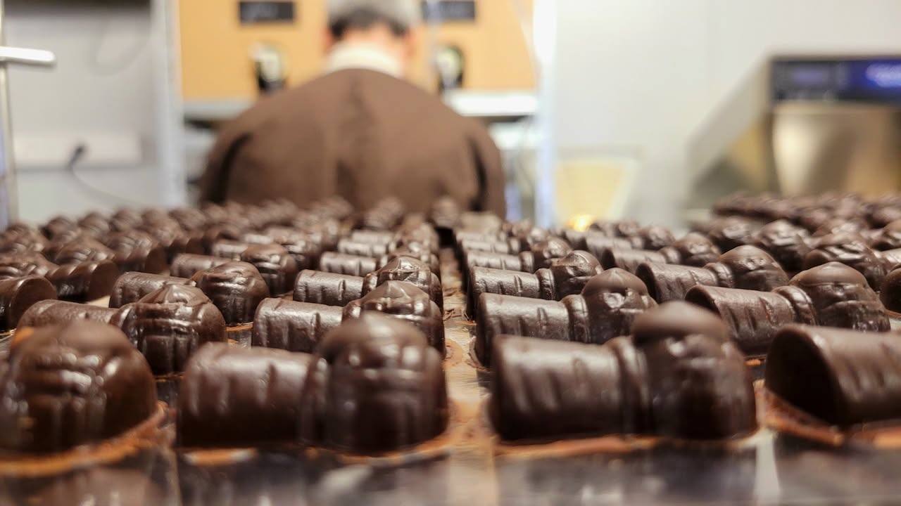 Bouchon champenois praliné workshop at Thibault chocolate factory